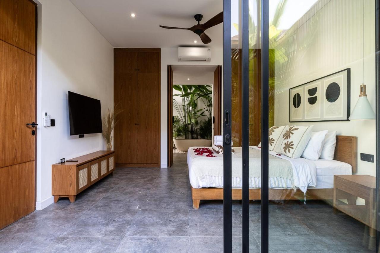 4br New Luxe 350m To I Kids Free I Living Panoramic Windows I Ac I 9 Meters Pool * Canggu (Bali)